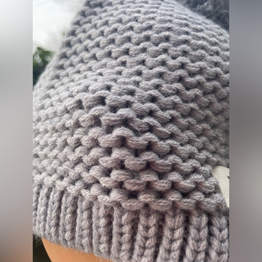 UGG Gray Knit Beanie for Women.
NWT 
MSRP $60
Light Gray - Picture 12 of 16